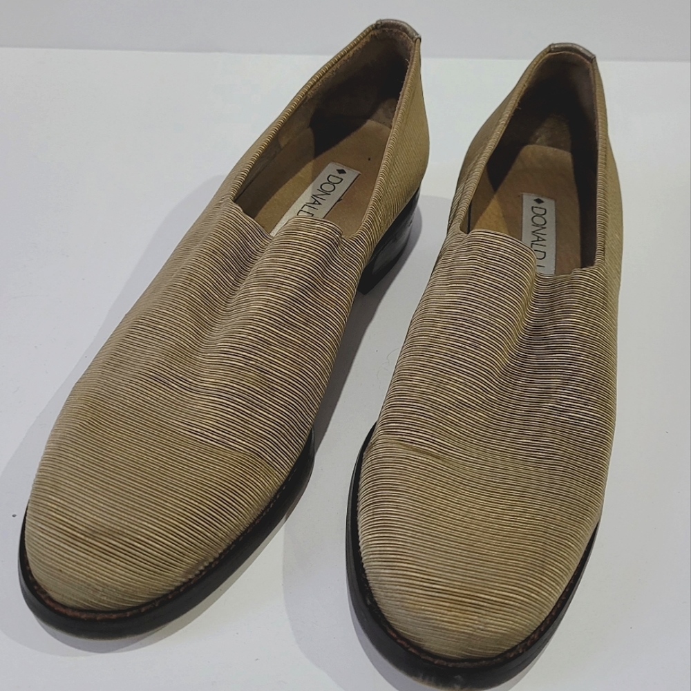 Donald J Pliner slip on loafer/flats size 8 metallic gold